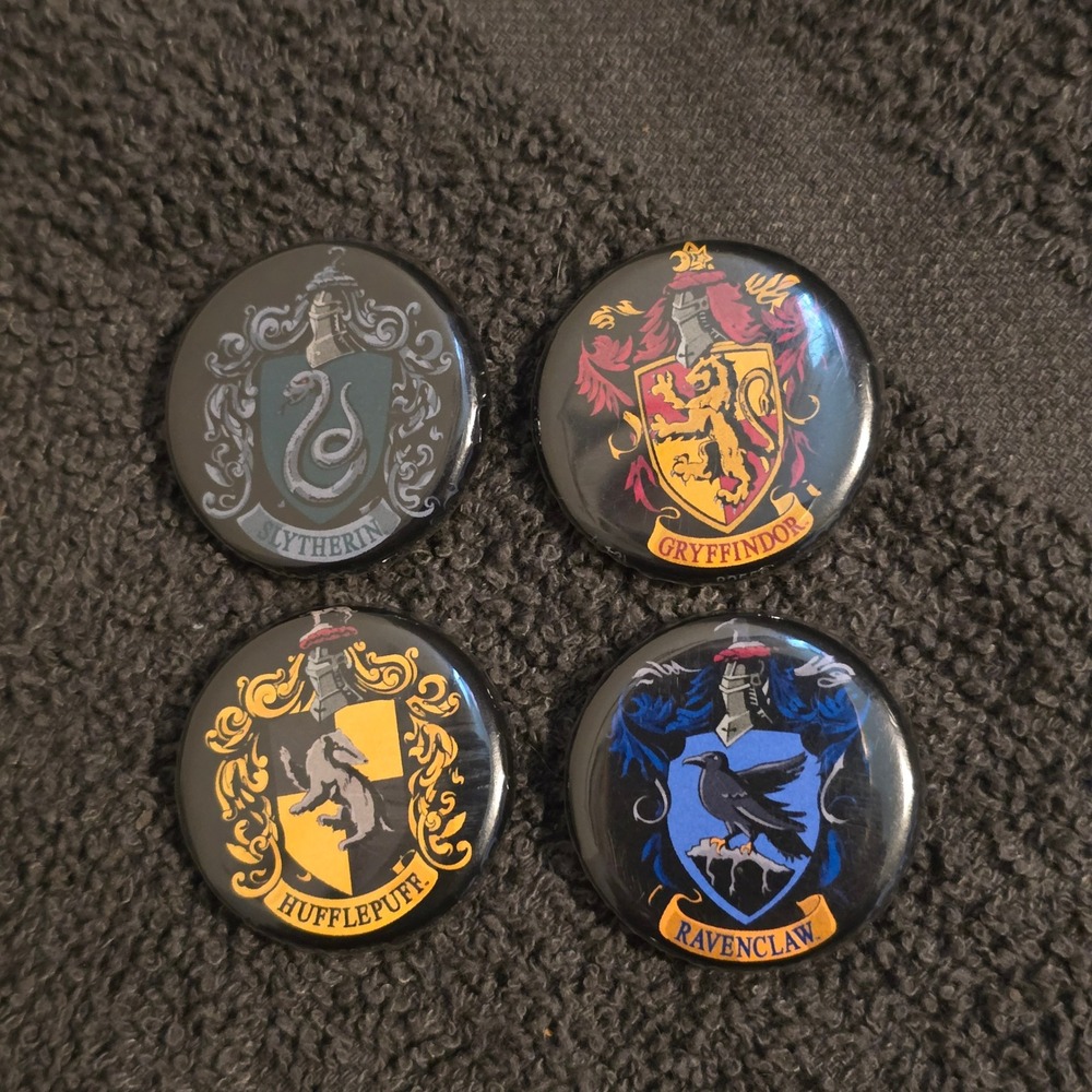 Harry Potter Hogwarts Crest Pin Set Unisex OS Multicolor 4-Piece House Badges - Picture 2 of 3